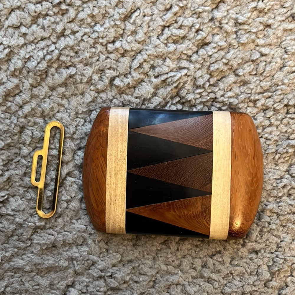 VINTAGE CARVED WOOD BELT BUCKLE